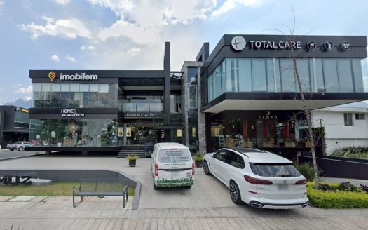 Local Comercial en Renta Planta Baja sobre Av. Calzada del Valle