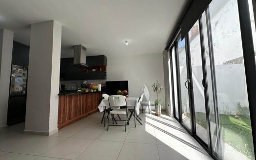 CASA EN VENTA EN MASSARO RESIDENCIAL, ZIBATÁ QUERETARO.