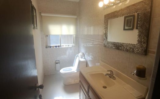 Casa en renta con uso de suelo comercial en colonia del Valle, San Pedro