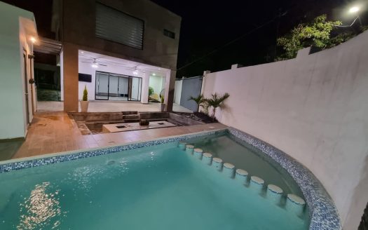 Casa en venta en Lomas del Roble, San Nicolás
