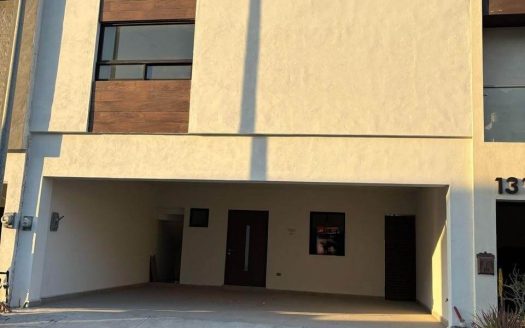 Casa en VENTA, ARRIBA DE LEONES, Dominio Cumbres – Santoral 2
