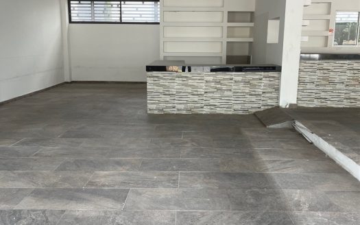 Local comercial en renta Cumbres Monterrey