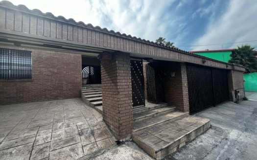 Casa en renta en Cumbres 2 Sector