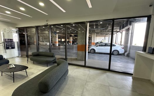 Local Comercial en Renta Plaza Forum Leones Cumbres García
