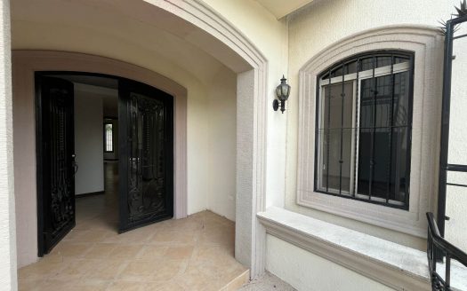 CASA EN RENTA EN LAS PRIVANZAS, SAN PEDRO GARZA GARCÍA