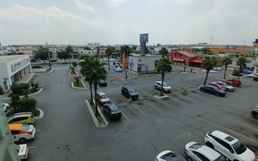 LOCAL EN PLAZA COMERCIAL EN ESCOBEDO
