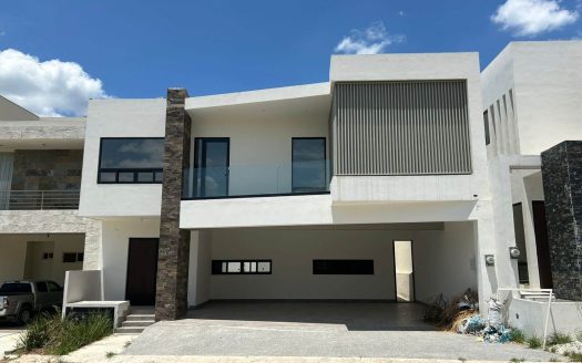 CASA EN RENTA BOSQUES DE LAS MISIONES, CARRETERA NACIONAL.