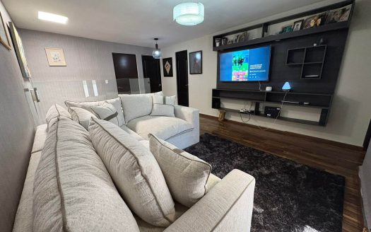 Casa en Privada De Los Alpes, Las Lomas Sec Jardines. 4 rec y acabados de lujo