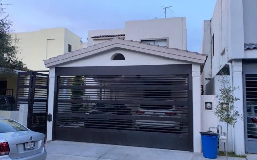 Casa en venta en Bosques de las Cumbres Sector B