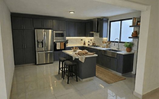 LOMAS DEL ROBLE, San Nicolás – CASA EN VENTA