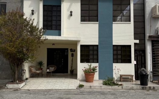 Casa con recámara en planta baja en venta en San Nicolás