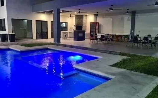 Quinta en Venta en Portal de Zuazua Con Alberca y Palapa